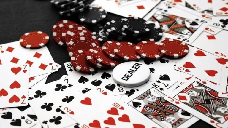 id888 Casino live dealer tables and slot games on mobile in Philippines